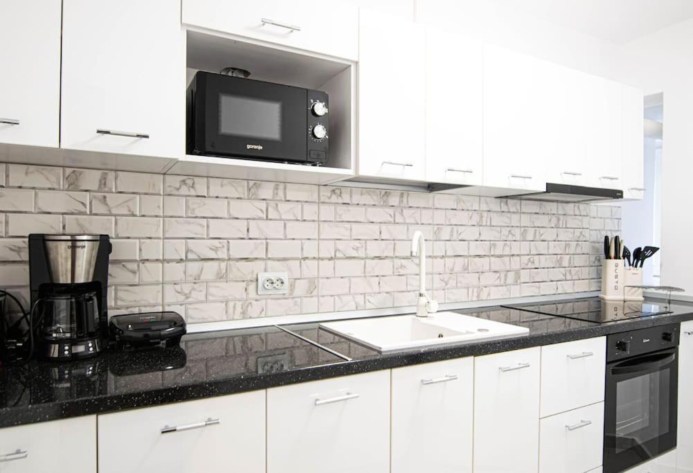 Ultra Central Luxury 3Br 2Bath Apt & Amazing Views Boekarest Buitenkant foto