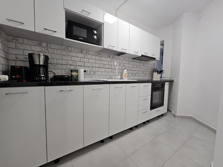 Ultra Central Luxury 3Br 2Bath Apt & Amazing Views Boekarest Buitenkant foto