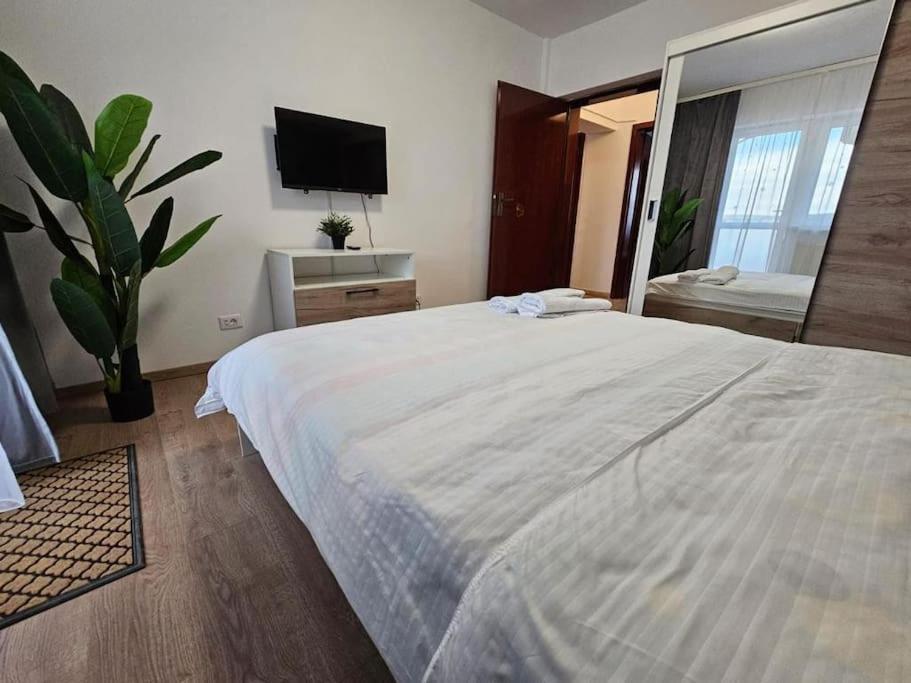 Ultra Central Luxury 3Br 2Bath Apt & Amazing Views Boekarest Buitenkant foto