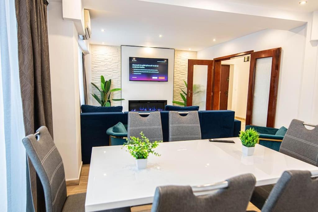 Ultra Central Luxury 3Br 2Bath Apt & Amazing Views Boekarest Buitenkant foto